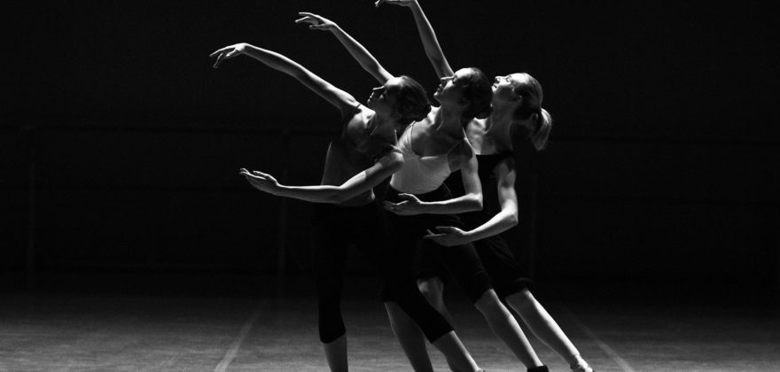 ballerinas-1376250_1920
